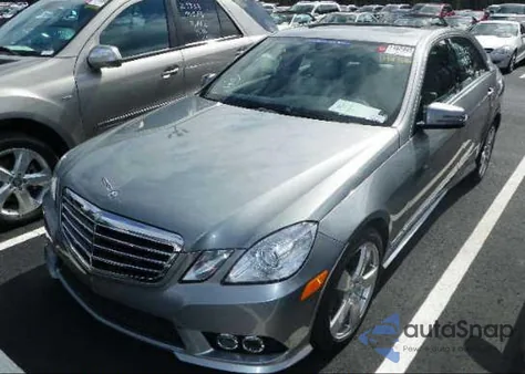 2010 Mercedes-Benz E350 z USA, uszkodzony, nr VIN WDDHF5GB1AA051997